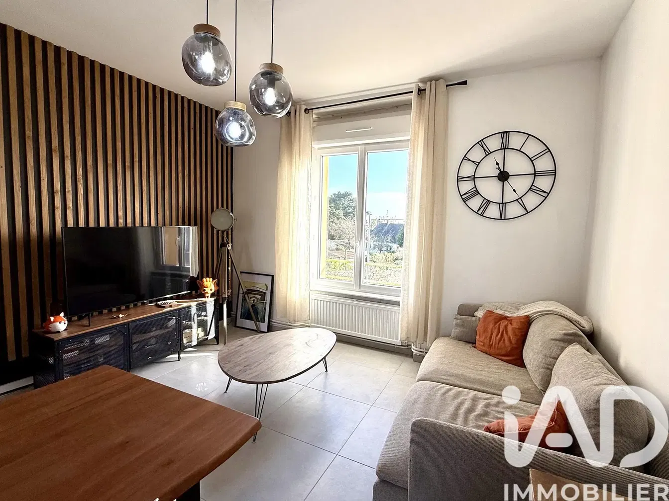 Cuisine; électroménager, parquet, lumière naturelle, style moderne