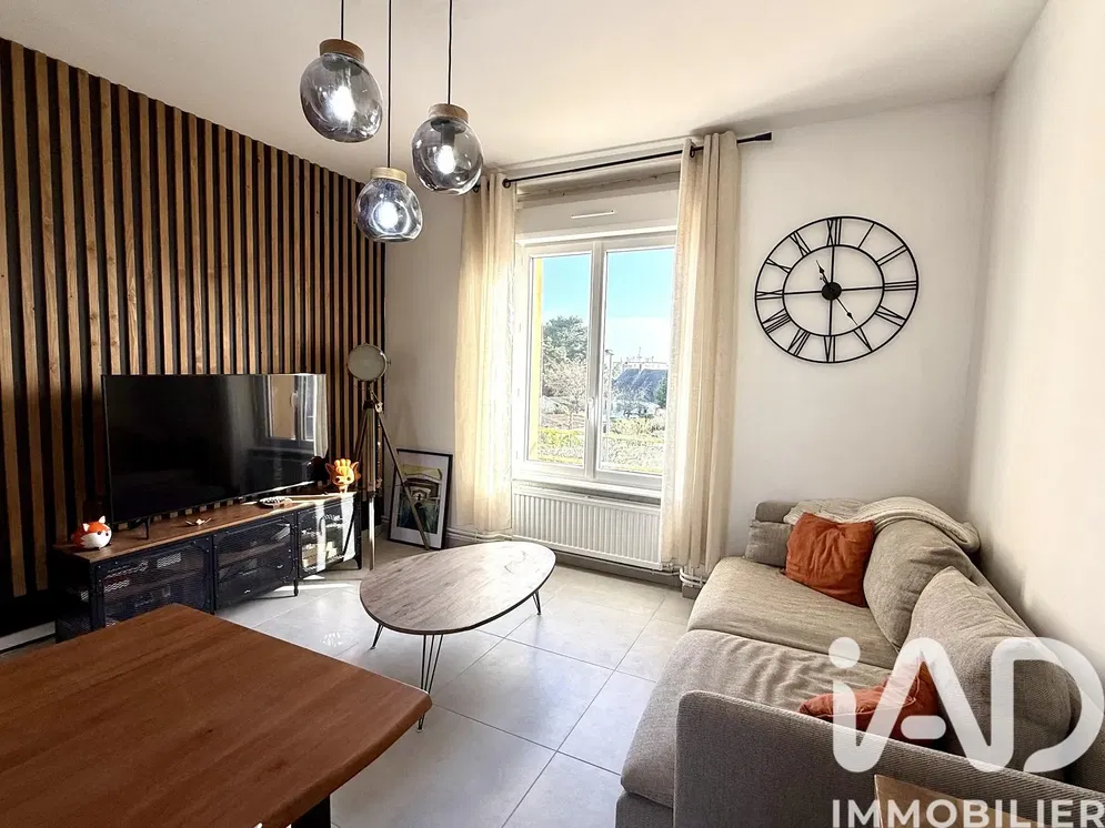 Cuisine; électroménager, parquet, lumière naturelle, style moderne