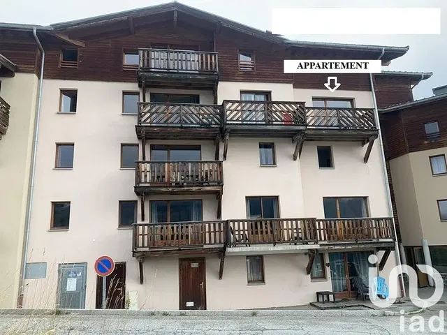 Cuisine; électroménager, parquet, lumière naturelle, style moderne