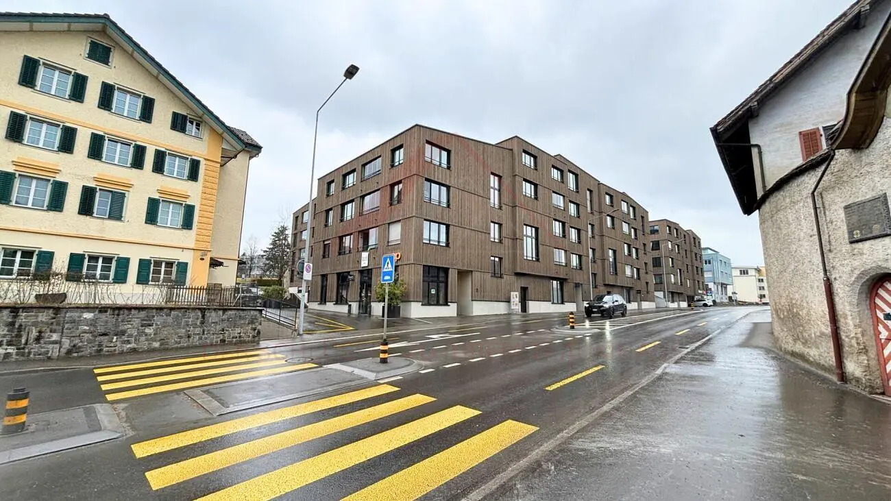 Küche; küchengeräte, holzboden, tageslicht, moderner stil