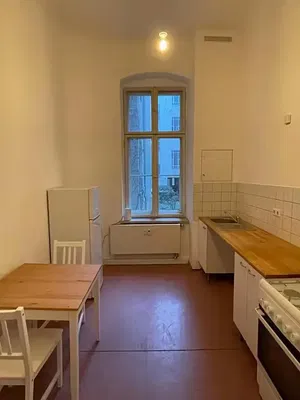 Σαλόνι; ξύλινο πάτωμα, φυσικό φως, μοντέρνο στυλ