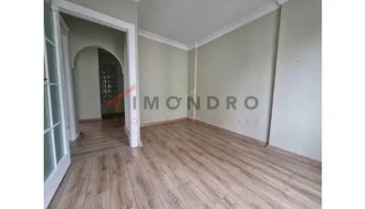 مطبخ; أجهزة المطبخ, أرضية خشبية, ضوء طبيعي, أسلوب عصري