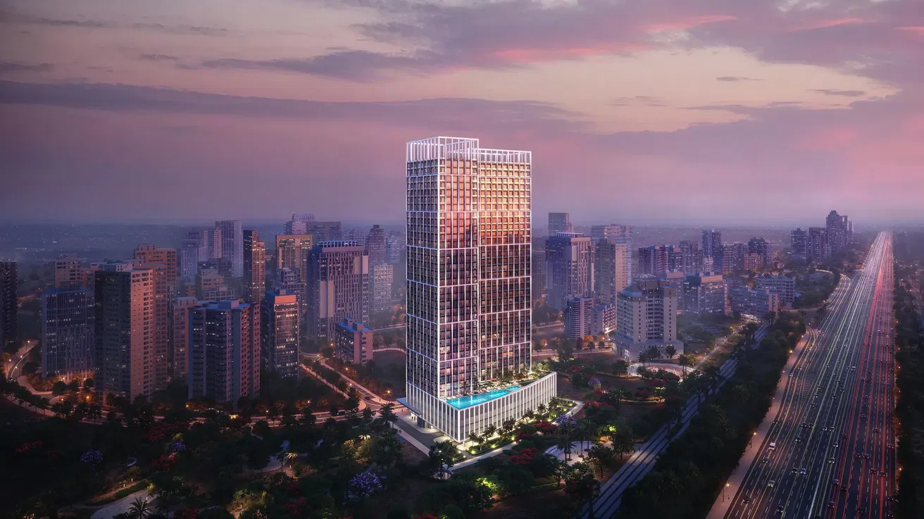 Kuhinja; kućanski aparati, drveni pod, prirodna svjetlost, moderan stil