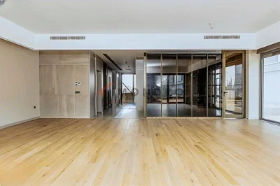 مطبخ; أجهزة المطبخ, أرضية خشبية, ضوء طبيعي, أسلوب عصري