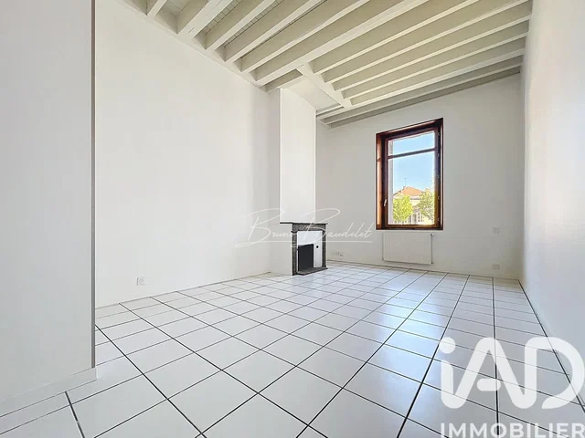 Kitchen; kitchen appliances, wood floor, natural light, modern style