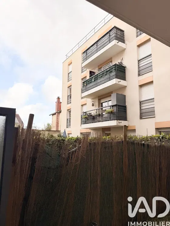 مطبخ; أجهزة المطبخ, أرضية خشبية, ضوء طبيعي, أسلوب عصري