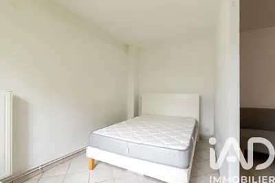 Cuisine; électroménager, parquet, lumière naturelle, style moderne