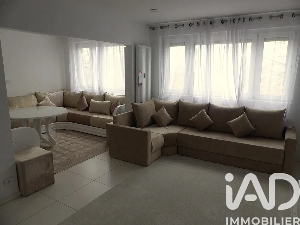 مطبخ; أجهزة المطبخ, أرضية خشبية, ضوء طبيعي, أسلوب عصري