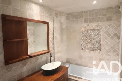 مطبخ; أجهزة المطبخ, أرضية خشبية, ضوء طبيعي, أسلوب عصري