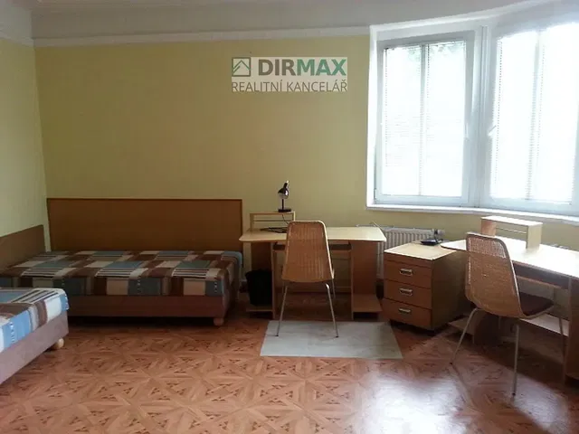 Кухня; кухненски уреди, дървен под, естествена светлина, модерен стил