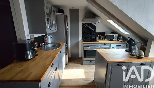 مطبخ; أجهزة المطبخ, أرضية خشبية, ضوء طبيعي, أسلوب عصري