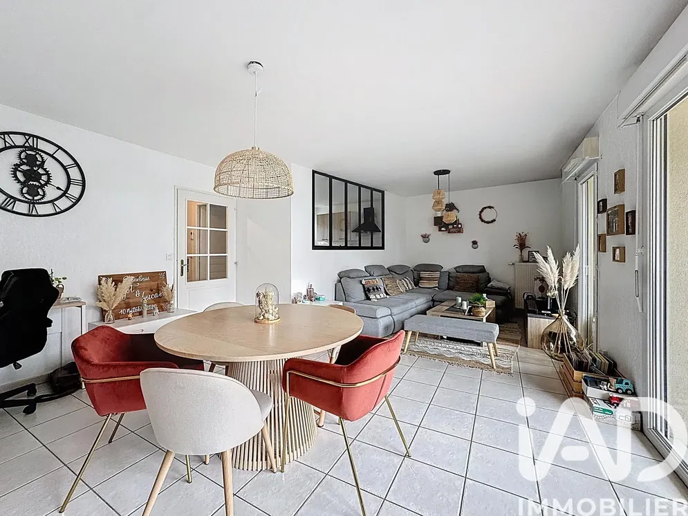 Küche; küchengeräte, holzboden, tageslicht, moderner stil