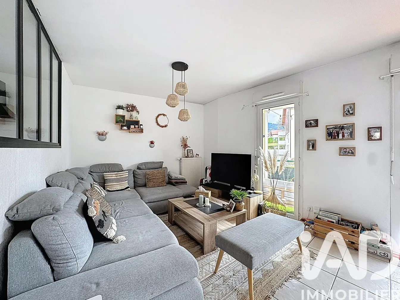 Küche; küchengeräte, holzboden, tageslicht, moderner stil