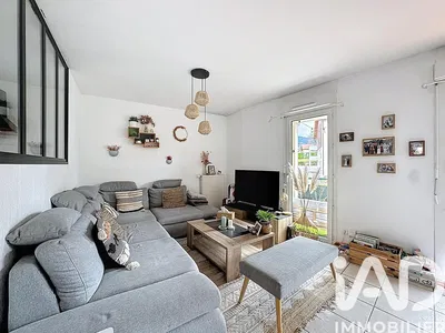 Küche; küchengeräte, holzboden, tageslicht, moderner stil