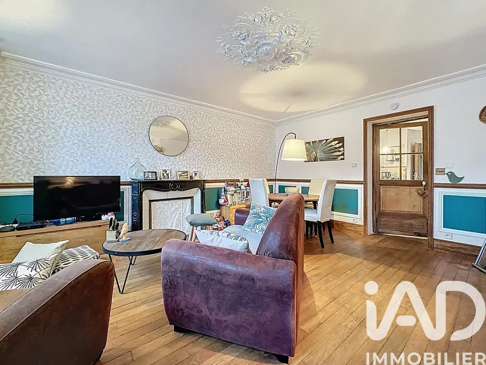 Cuisine; électroménager, parquet, lumière naturelle, style moderne