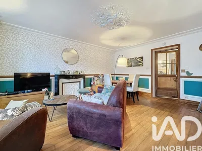 Cuisine; électroménager, parquet, lumière naturelle, style moderne