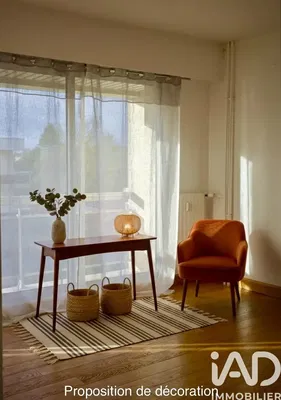 Cucina; elettrodomestici, pavimento in legno, luce naturale, stile moderno