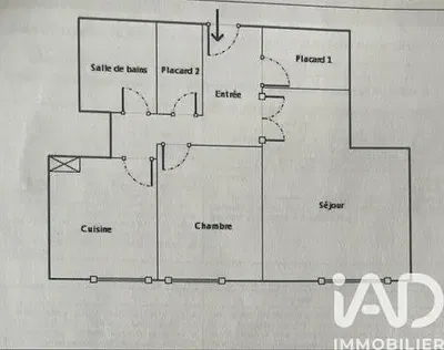 Obývací pokoj; dřevěná podlaha, přirozené světlo, moderní styl