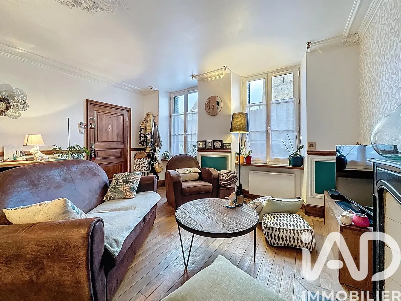 Salon; parquet, lumière naturelle, style moderne