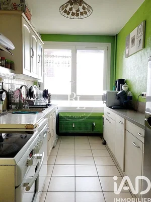 Cuisine; électroménager, parquet, lumière naturelle, style moderne