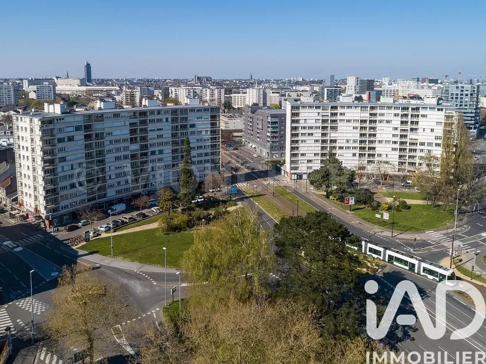 Salon; parquet, lumière naturelle, style moderne