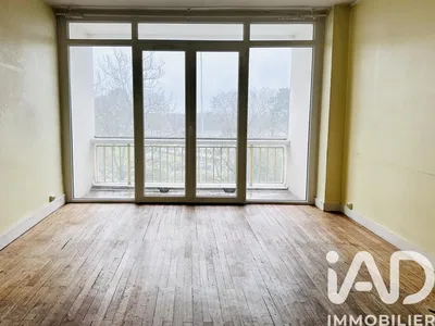 Cuisine; électroménager, parquet, lumière naturelle, style moderne