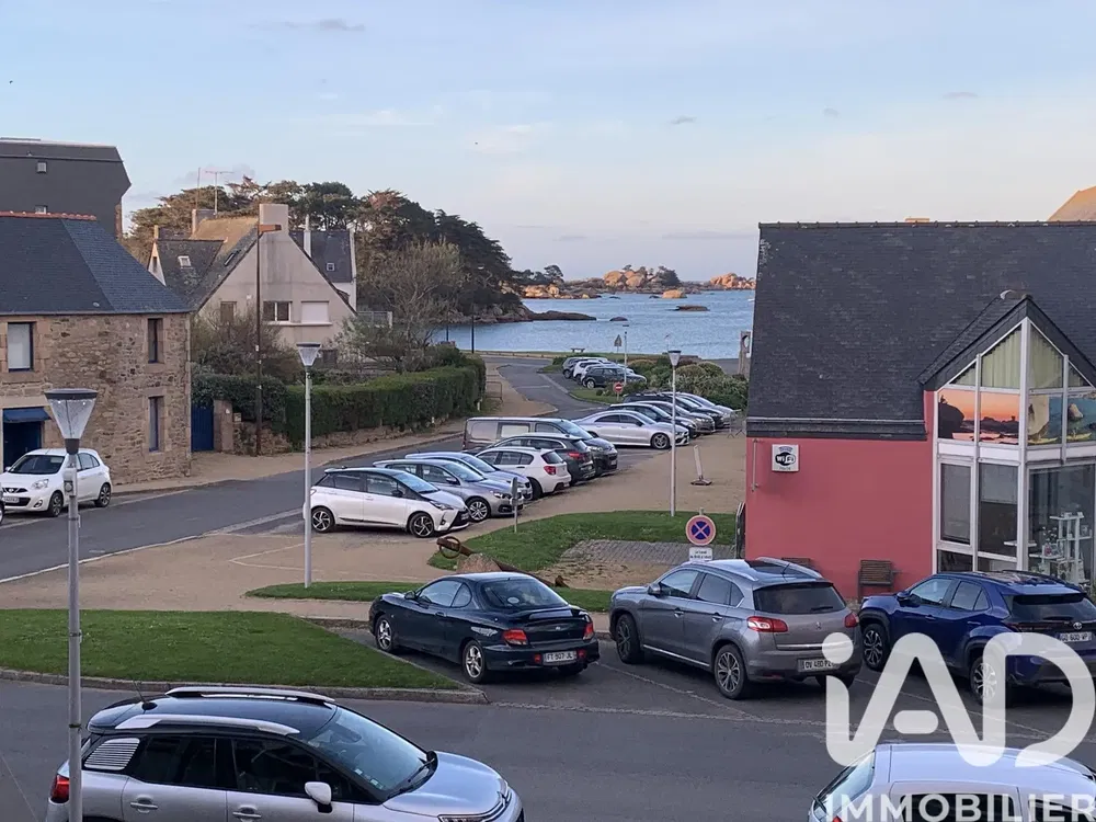 مطبخ; أجهزة المطبخ, أرضية خشبية, ضوء طبيعي, أسلوب عصري