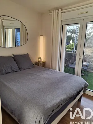 مطبخ; أجهزة المطبخ, أرضية خشبية, ضوء طبيعي, أسلوب عصري