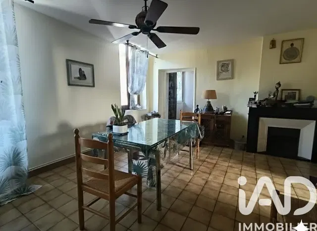 Cuisine; électroménager, parquet, lumière naturelle, style moderne