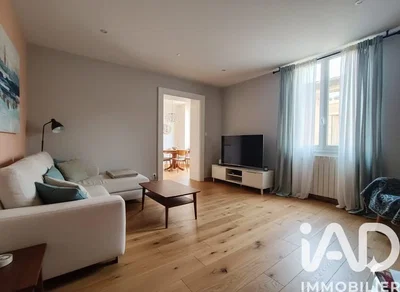 مطبخ; أجهزة المطبخ, أرضية خشبية, ضوء طبيعي, أسلوب عصري