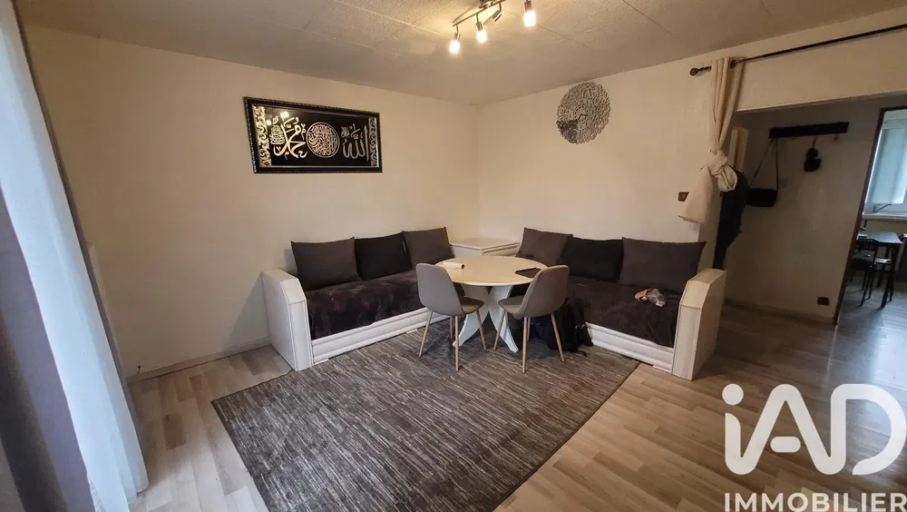 Κουζίνα; συσκευές κουζίνας, ξύλινο πάτωμα, φυσικό φως, μοντέρνο στυλ