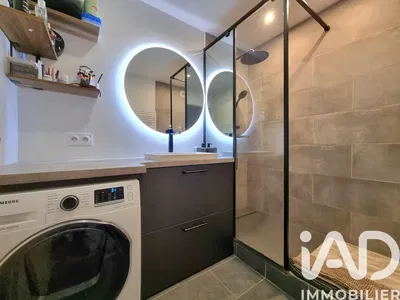 Küche; küchengeräte, holzboden, tageslicht, moderner stil