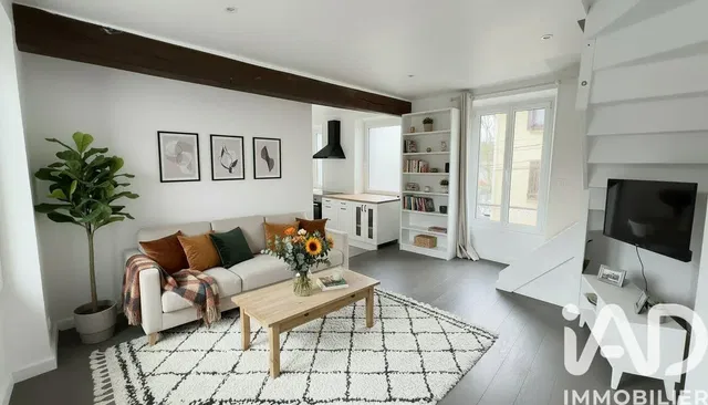 Küche; küchengeräte, holzboden, tageslicht, moderner stil