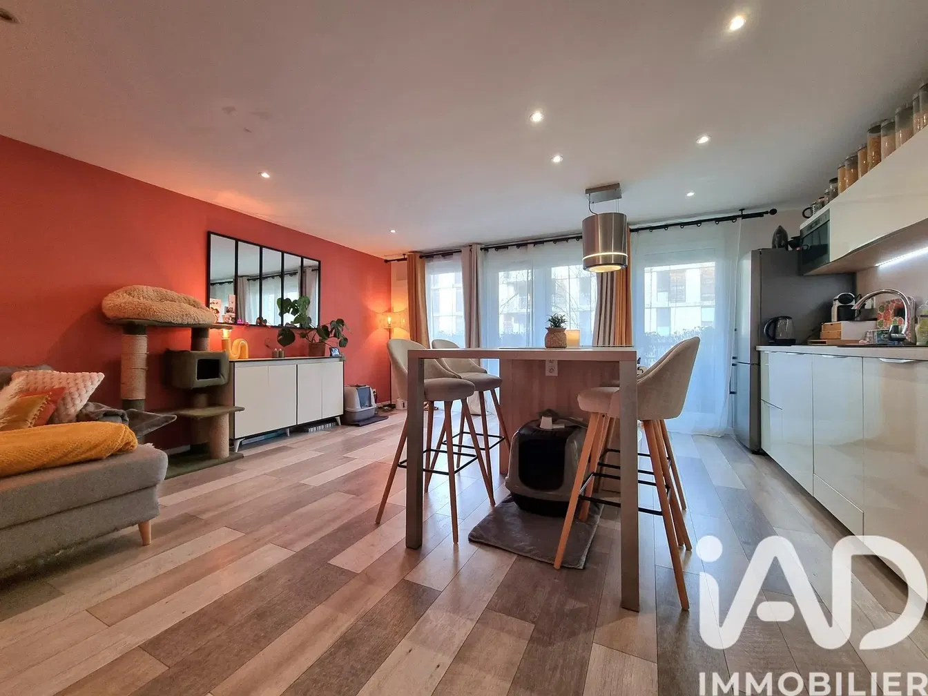 Küche; küchengeräte, holzboden, tageslicht, moderner stil