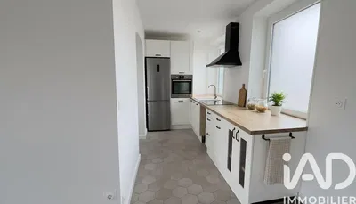 Salon; parquet, lumière naturelle, style moderne