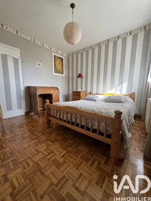 Cuisine; électroménager, parquet, lumière naturelle, style moderne