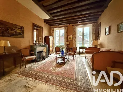 Salon; parquet, lumière naturelle, style moderne