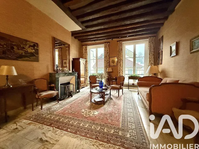 Salon; parquet, lumière naturelle, style moderne