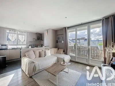 Küche; küchengeräte, holzboden, tageslicht, moderner stil