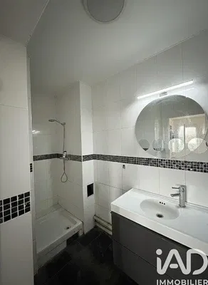 Küche; küchengeräte, holzboden, tageslicht, moderner stil