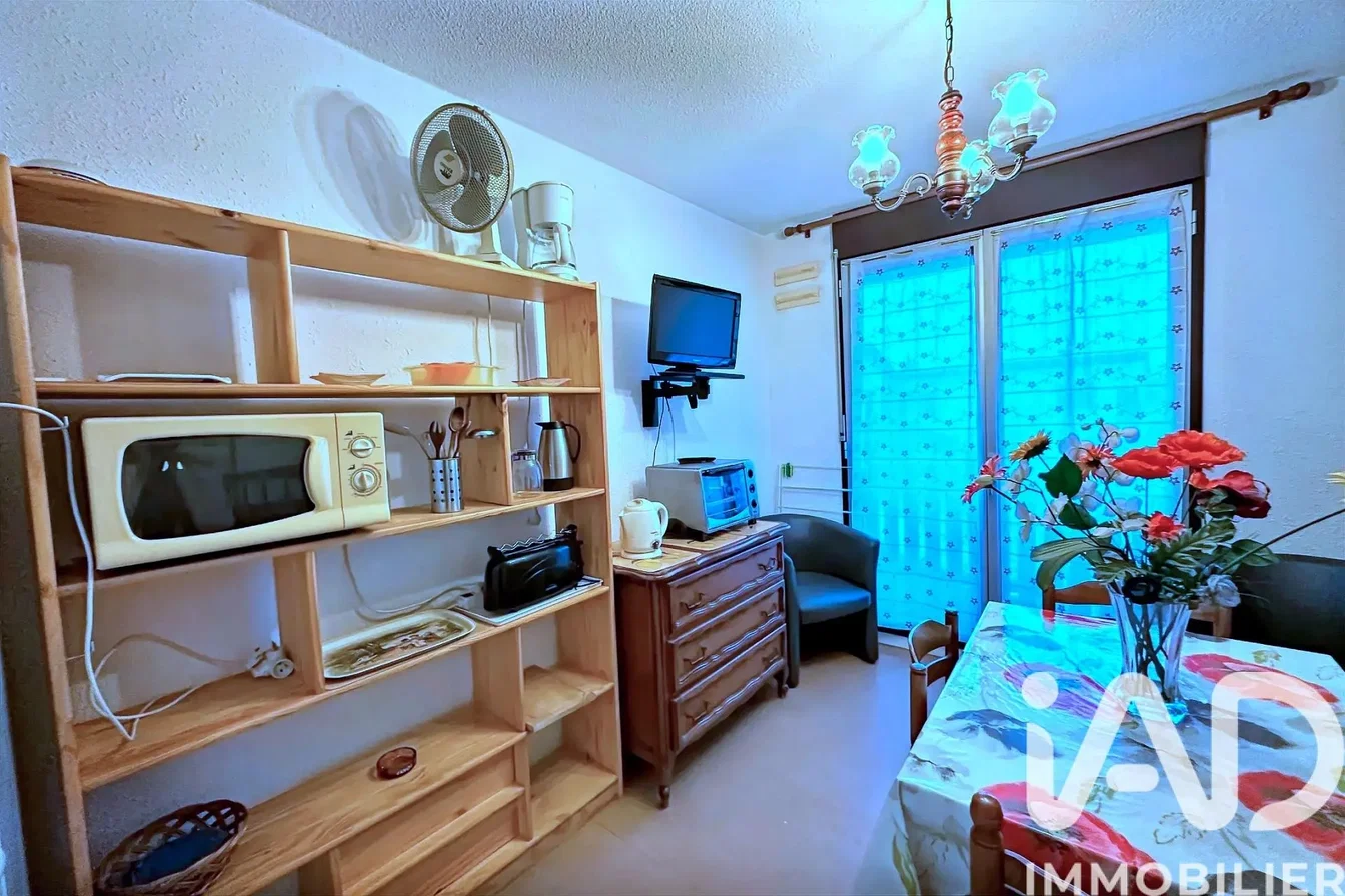 مطبخ; أجهزة المطبخ, أرضية خشبية, ضوء طبيعي, أسلوب عصري