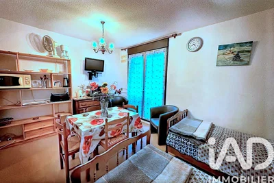 مطبخ; أجهزة المطبخ, أرضية خشبية, ضوء طبيعي, أسلوب عصري