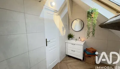 Cuisine; électroménager, parquet, lumière naturelle, style moderne