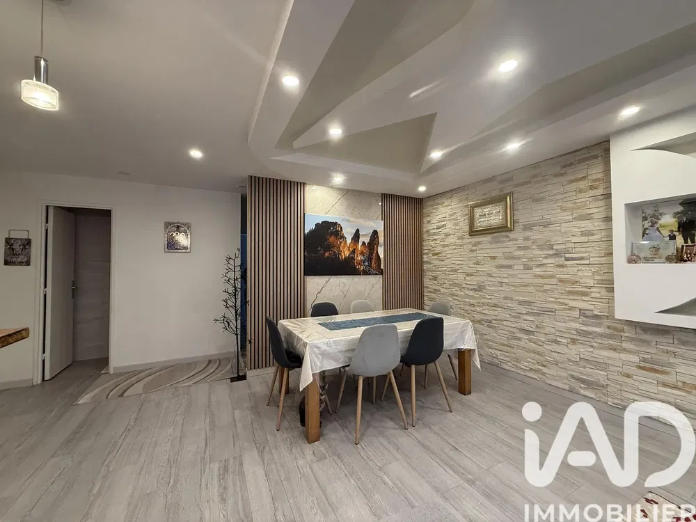 Küche; küchengeräte, holzboden, tageslicht, moderner stil