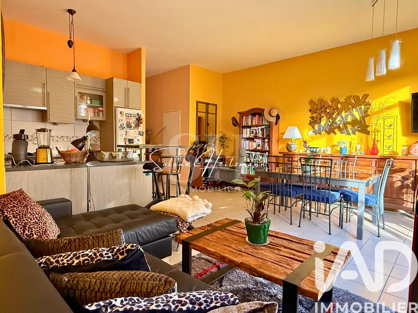 Küche; küchengeräte, holzboden, tageslicht, moderner stil