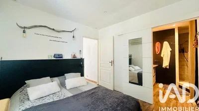Küche; küchengeräte, holzboden, tageslicht, moderner stil