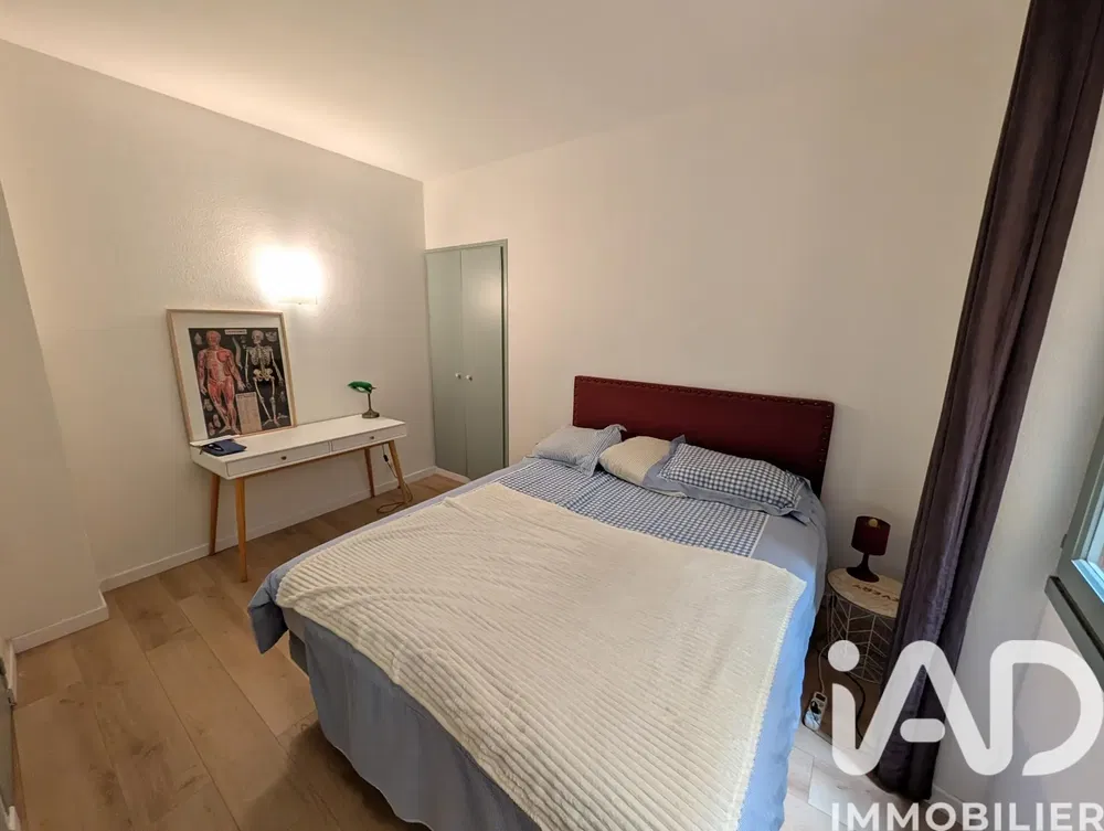 Salon; parquet, lumière naturelle, style moderne