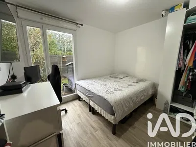 مطبخ; أجهزة المطبخ, أرضية خشبية, ضوء طبيعي, أسلوب عصري