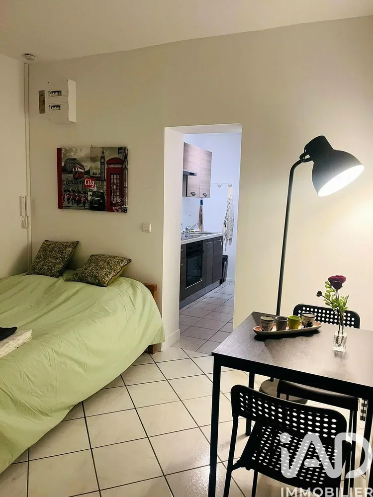 Küche; küchengeräte, holzboden, tageslicht, moderner stil