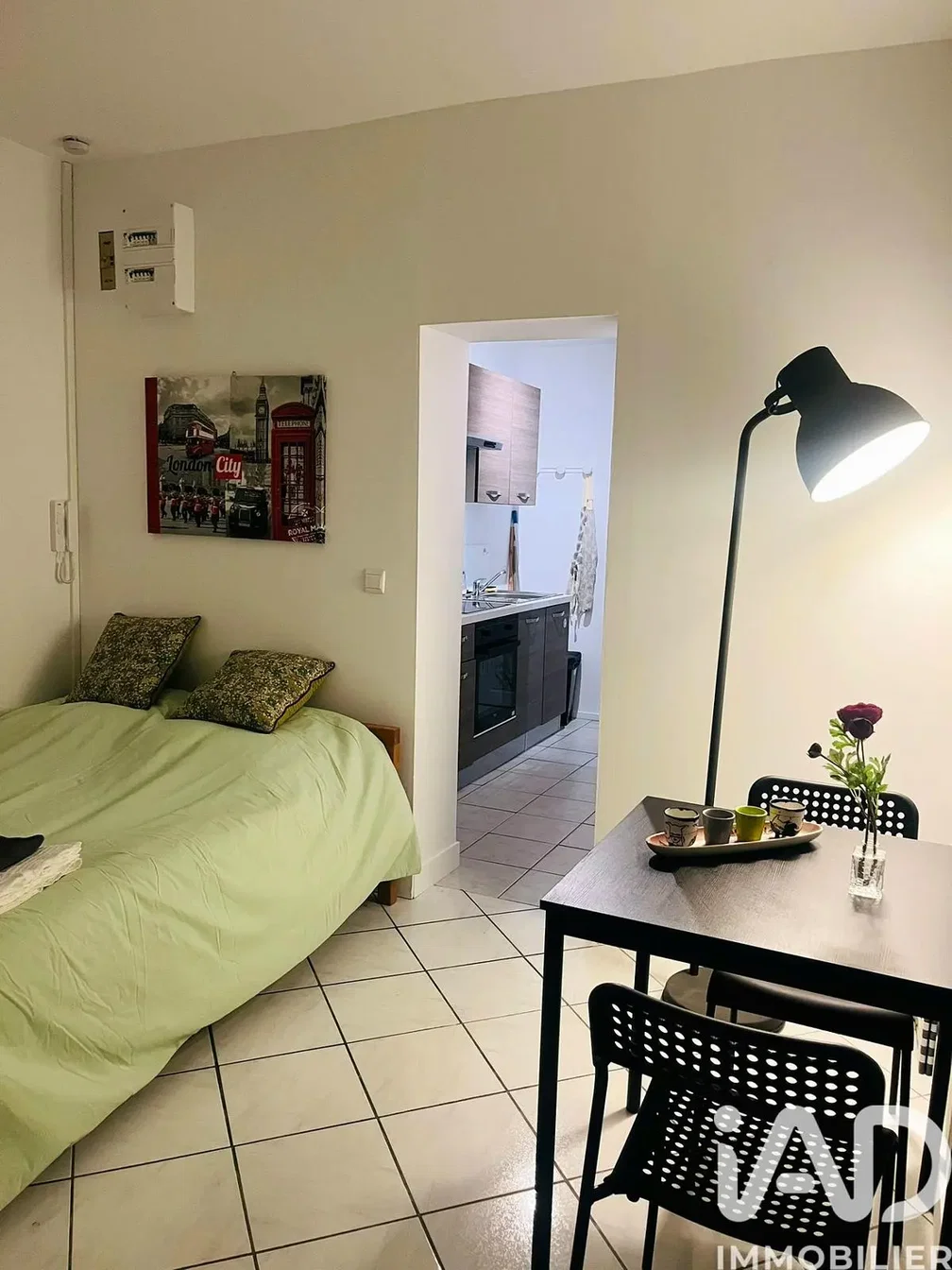 Küche; küchengeräte, holzboden, tageslicht, moderner stil